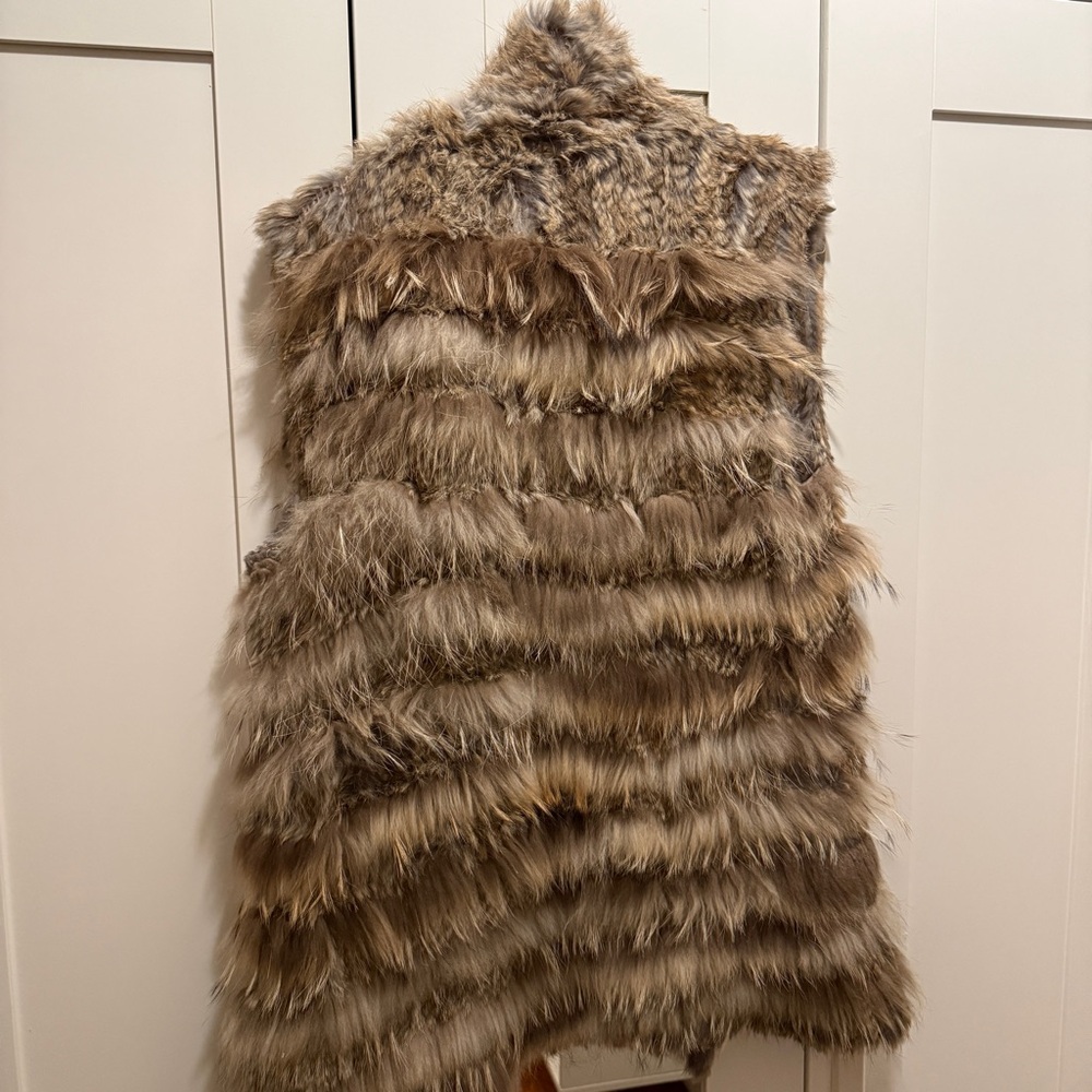Women's Rabbit and Racoon Fur Vest - Picture 7 of 9
